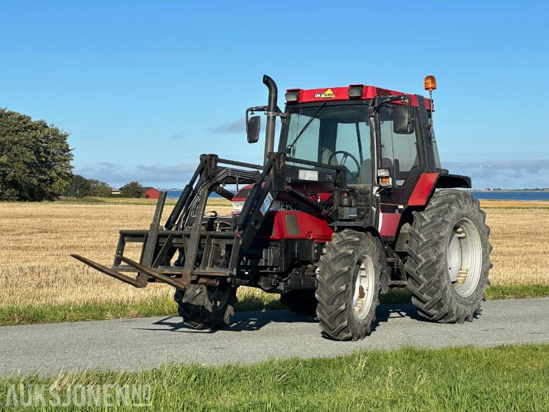 1996 CASE IH 4240 XL Traktor med frontlaster, og utstyr - Farm tractor: picture 1 1996 CASE IH 4240 XL Traktor med frontlaster, og utstyr - Farm tractor: picture 1