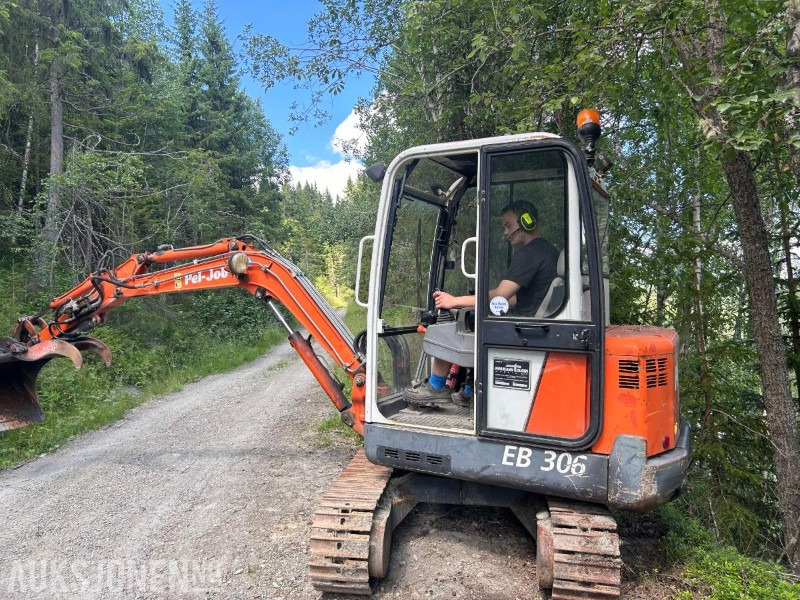 1996 PEL-JOB EB 306 gravemaskin med Graveskuffe HYDRAULISK KLYPE STÅLBELTER - Mini excavator: picture 2 1996 PEL-JOB EB 306 gravemaskin med Graveskuffe HYDRAULISK KLYPE STÅLBELTER - Mini excavator: picture 2