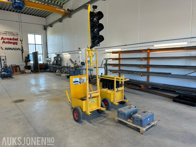2 stk. Euroskilt trafikklys - trafikkregulering - Construction equipment: picture 1 2 stk. Euroskilt trafikklys - trafikkregulering - Construction equipment: picture 1