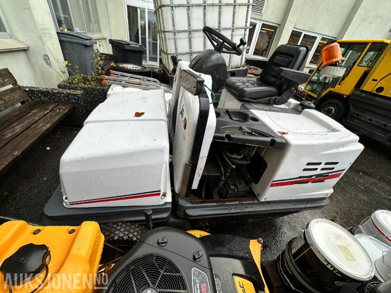 2000 Dulevo 1300 DL Kostemaskin – Reparasjonsobjekt - Construction equipment: picture 2 2000 Dulevo 1300 DL Kostemaskin – Reparasjonsobjekt - Construction equipment: picture 2