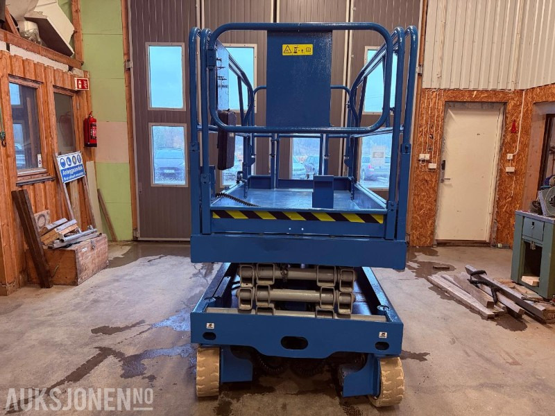 2000 Genie GS-2046 - Sakselift - 1961kg - Uttrekk barplate - Aerial platform: picture 2 2000 Genie GS-2046 - Sakselift - 1961kg - Uttrekk barplate - Aerial platform: picture 2