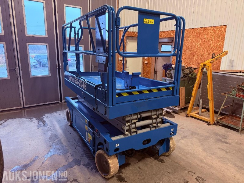 2000 Genie GS-2046 - Sakselift - 1961kg - Uttrekk barplate - Aerial platform: picture 3 2000 Genie GS-2046 - Sakselift - 1961kg - Uttrekk barplate - Aerial platform: picture 3