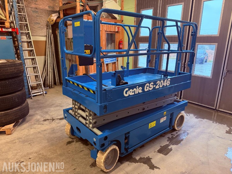 2000 Genie GS-2046 - Sakselift - 1961kg - Uttrekk barplate - Aerial platform: picture 1 2000 Genie GS-2046 - Sakselift - 1961kg - Uttrekk barplate - Aerial platform: picture 1
