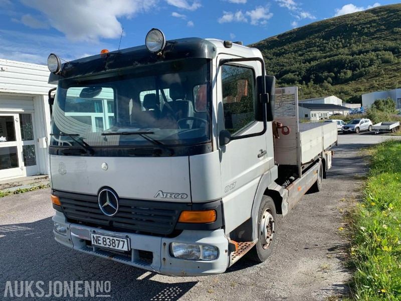 2001 Mercedes-Benz 817L/36AT - 7500 kg - Liten lastebil med kran - Dropside/ Flatbed truck, Crane truck: picture 1 2001 Mercedes-Benz 817L/36AT - 7500 kg - Liten lastebil med kran - Dropside/ Flatbed truck, Crane truck: picture 1