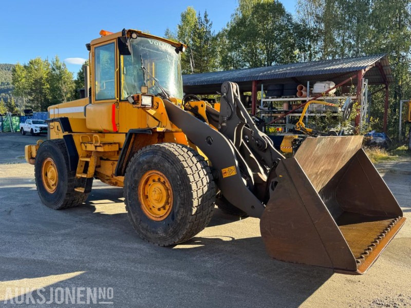 2001 Volvo L90 D hjullaster med skuffe - Wheel loader: picture 3 2001 Volvo L90 D hjullaster med skuffe - Wheel loader: picture 3