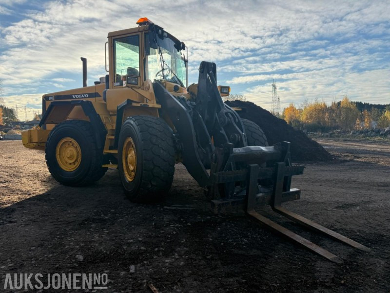 2001 Volvo L90D HJULLASTER SERVICEHISTORIKK 3.FUNKSJON PALLEGAFFEL 12716 TIMER. - Wheel loader: picture 2 2001 Volvo L90D HJULLASTER SERVICEHISTORIKK 3.FUNKSJON PALLEGAFFEL 12716 TIMER. - Wheel loader: picture 2