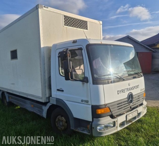 2003 Mercedes-Benz 818 - Skapbil/dyretansportbil - Livestock truck: picture 4 2003 Mercedes-Benz 818 - Skapbil/dyretansportbil - Livestock truck: picture 4