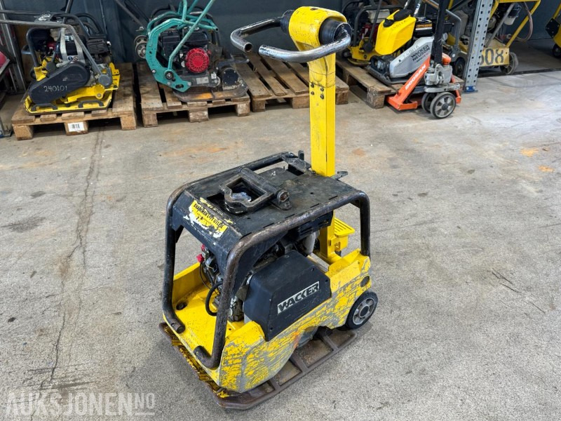 2005 Wacker BPU3050A vibroplate / Hoppetusse - Roller: picture 2 2005 Wacker BPU3050A vibroplate / Hoppetusse - Roller: picture 2