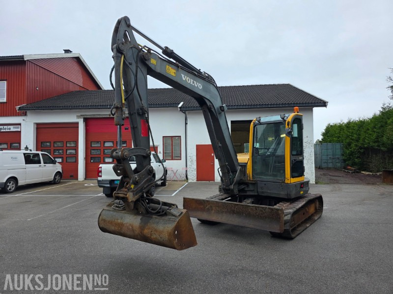 2006 Volvo ECR88 gravemaskin - Vridbar pusseskuff - Skuff 78 cm - EDT Pigghammer - Excavator: picture 1 2006 Volvo ECR88 gravemaskin - Vridbar pusseskuff - Skuff 78 cm - EDT Pigghammer - Excavator: picture 1