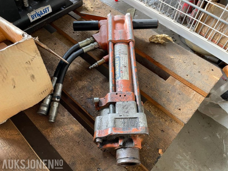 2008 Dynaset HK400/8-23 Hydraulisk Kompressor, med bormaskin - Construction equipment: picture 4 2008 Dynaset HK400/8-23 Hydraulisk Kompressor, med bormaskin - Construction equipment: picture 4