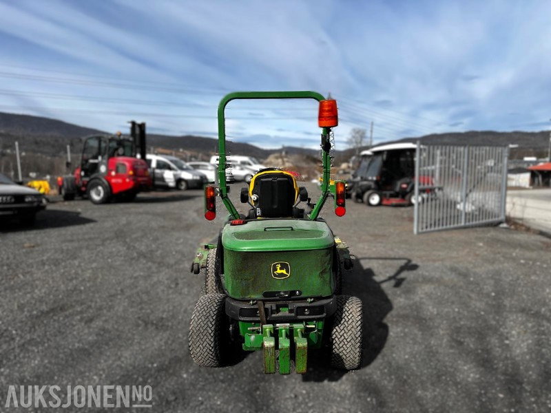 2008 John Deere 1565 Series II frontmontert gressklipper - Farm tractor: picture 4 2008 John Deere 1565 Series II frontmontert gressklipper - Farm tractor: picture 4