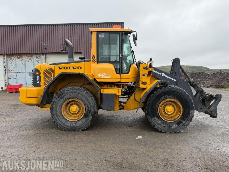 2008 Volvo L90F - Klappvingeskuffe - Vekt - Spakestyring - Wheel loader: picture 4 2008 Volvo L90F - Klappvingeskuffe - Vekt - Spakestyring - Wheel loader: picture 4
