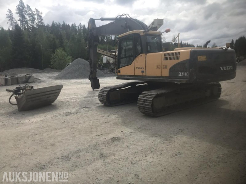 2009 Volvo EC210CL modell, Sentralsmøring, Rototil, pusse skuffe, byttet understell 1.000 timer siden, 15.500 arbeidstimer - Excavator: picture 3 2009 Volvo EC210CL modell, Sentralsmøring, Rototil, pusse skuffe, byttet understell 1.000 timer siden, 15.500 arbeidstimer - Excavator: picture 3