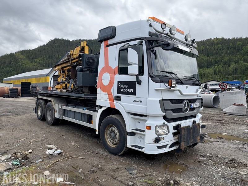 2010 Mercedes-Benz 2648/45 6X4 tandem - brøyterigget krokløft med krokplan - Hook lift truck: picture 2 2010 Mercedes-Benz 2648/45 6X4 tandem - brøyterigget krokløft med krokplan - Hook lift truck: picture 2