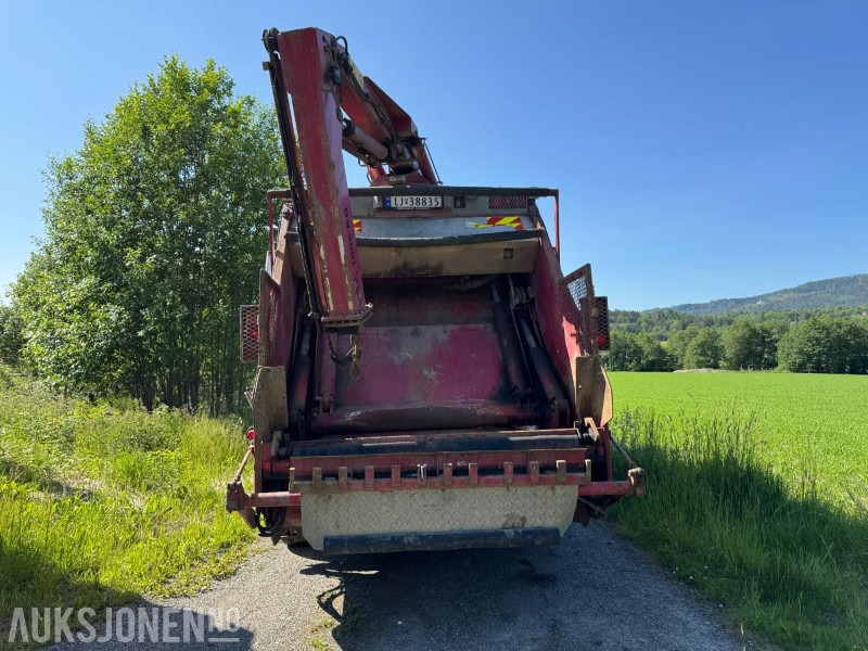 2010 Scania P-serie komprimatorbil med kran / Nylig EU-godkjent - Garbage truck: picture 4 2010 Scania P-serie komprimatorbil med kran / Nylig EU-godkjent - Garbage truck: picture 4