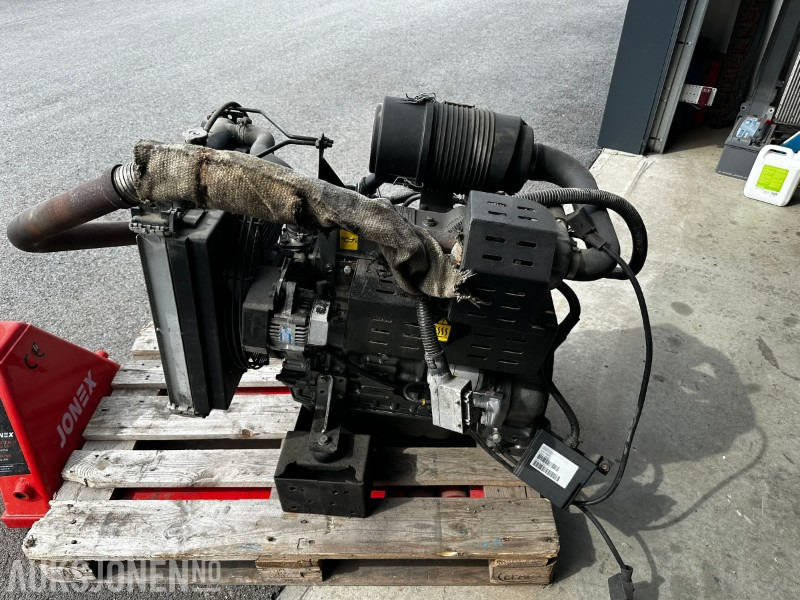 2010 Yanmar 4TNV84T-GGEH - Construction equipment: picture 2 2010 Yanmar 4TNV84T-GGEH - Construction equipment: picture 2