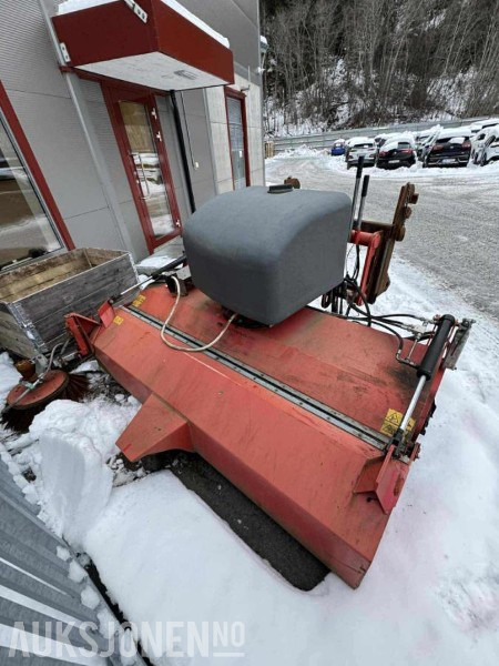 2011 Feieaggregat med vanntank og oppsamler Dücker FKM 2200 - Broom: picture 1 2011 Feieaggregat med vanntank og oppsamler Dücker FKM 2200 - Broom: picture 1