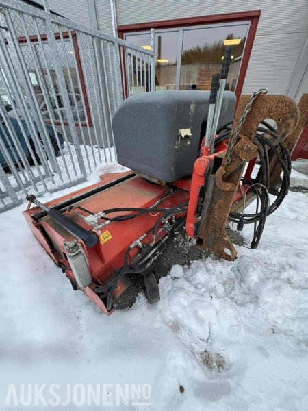 2011 Feieaggregat med vanntank og oppsamler Dücker FKM 2200 - Broom: picture 2 2011 Feieaggregat med vanntank og oppsamler Dücker FKM 2200 - Broom: picture 2