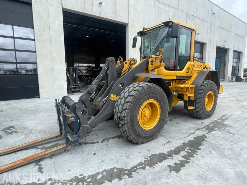 2011 VOLVO L60F HJULLASTER - SPAKSTYRING - NYE DEKK - BBS - 3-4 FUNKSJON - PALLEGAFLER - SKUFFE - KAMERA - MYE PÅKOSTET! - Wheel loader: picture 1 2011 VOLVO L60F HJULLASTER - SPAKSTYRING - NYE DEKK - BBS - 3-4 FUNKSJON - PALLEGAFLER - SKUFFE - KAMERA - MYE PÅKOSTET! - Wheel loader: picture 1