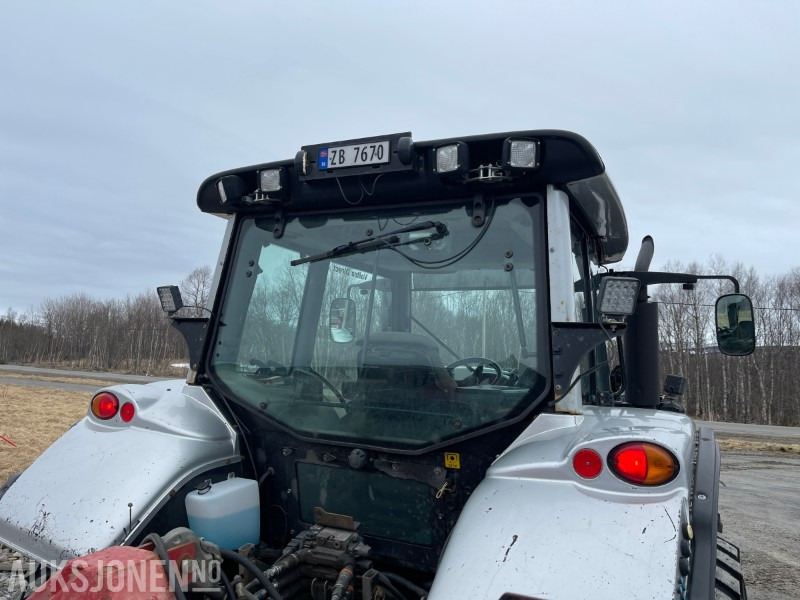 2011 Valtra N142 8670 Med laster og skuffe, Pallegaflfler, lodd, Eu godkjent til 22.01.2026 - Farm tractor: picture 5 2011 Valtra N142 8670 Med laster og skuffe, Pallegaflfler, lodd, Eu godkjent til 22.01.2026 - Farm tractor: picture 5