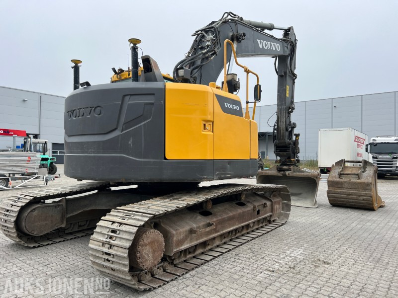 2014 Volvo EC235 DL , Engcon tilt, 2 skuffer, sentralsmøring, dieselvarmer - Excavator: picture 5 2014 Volvo EC235 DL , Engcon tilt, 2 skuffer, sentralsmøring, dieselvarmer - Excavator: picture 5