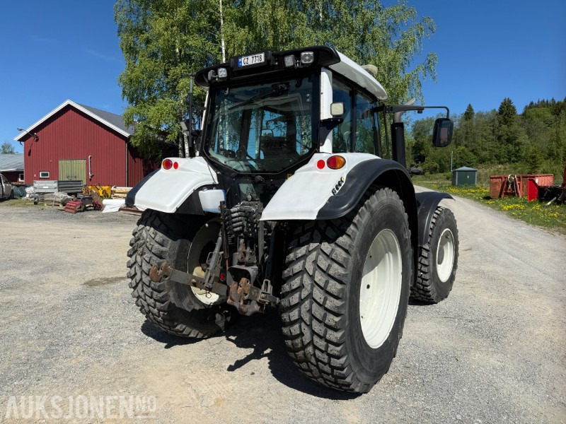 2015 Valtra N163 Unlimited Edition traktor - Hyttefjæring - 4 dobbelt virkende uttak - front PTO - 2 seter - Servicehistorikk - Farm tractor: picture 5 2015 Valtra N163 Unlimited Edition traktor - Hyttefjæring - 4 dobbelt virkende uttak - front PTO - 2 seter - Servicehistorikk - Farm tractor: picture 5