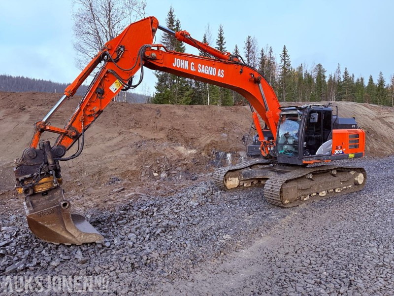 2016 Hitachi ZX300LC-6 Beltegraver - Sentralsmøring, GPS, Tilt og 2 skuffer - Excavator: picture 1 2016 Hitachi ZX300LC-6 Beltegraver - Sentralsmøring, GPS, Tilt og 2 skuffer - Excavator: picture 1