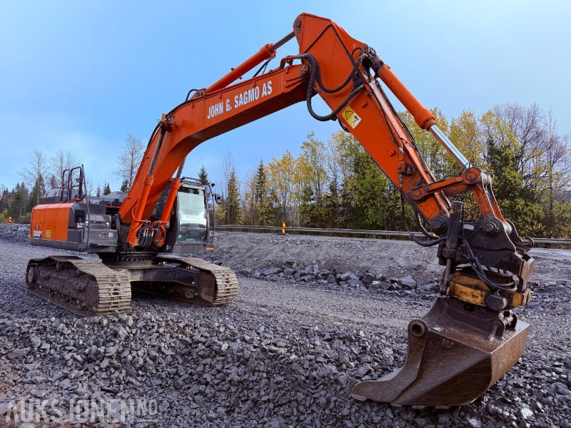 2016 Hitachi ZX300LC-6 Beltegraver - Sentralsmøring, GPS, Tilt og 2 skuffer - Excavator: picture 2 2016 Hitachi ZX300LC-6 Beltegraver - Sentralsmøring, GPS, Tilt og 2 skuffer - Excavator: picture 2