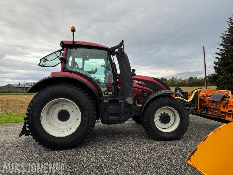 2016 Valtra T174E med Schmidt Tellefsdal U-LS 43.6 plog (2022), Valtra 76 frontlaster og betong lodd - Farm tractor: picture 4 2016 Valtra T174E med Schmidt Tellefsdal U-LS 43.6 plog (2022), Valtra 76 frontlaster og betong lodd - Farm tractor: picture 4
