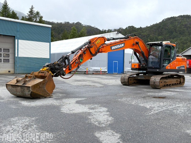 2018 Doosan DX180LC-5 - 6 381 timer - tiltrotator - 2 skuffer - sertifisert - Excavator: picture 1 2018 Doosan DX180LC-5 - 6 381 timer - tiltrotator - 2 skuffer - sertifisert - Excavator: picture 1