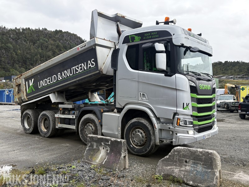 2018 Scania R500 tippbil - 8X4 - Istrail m/hydraulisk stor baklem - rullestolheis - MYE utstyr på denne bilen - Tipper: picture 2 2018 Scania R500 tippbil - 8X4 - Istrail m/hydraulisk stor baklem - rullestolheis - MYE utstyr på denne bilen - Tipper: picture 2
