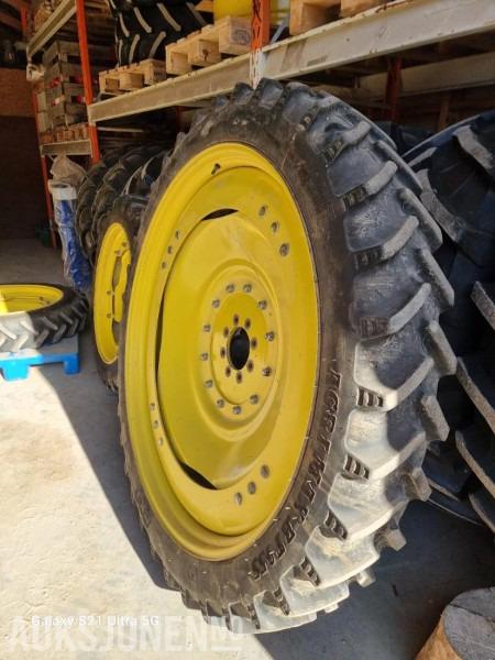 2020 John Deere BKT Dekk - Farm tractor: picture 1 2020 John Deere BKT Dekk - Farm tractor: picture 1