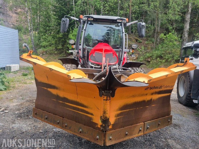 2022 Massey Ferguson 5S.145 traktor med Strøkasse og V-plog - Farm tractor: picture 5 2022 Massey Ferguson 5S.145 traktor med Strøkasse og V-plog - Farm tractor: picture 5