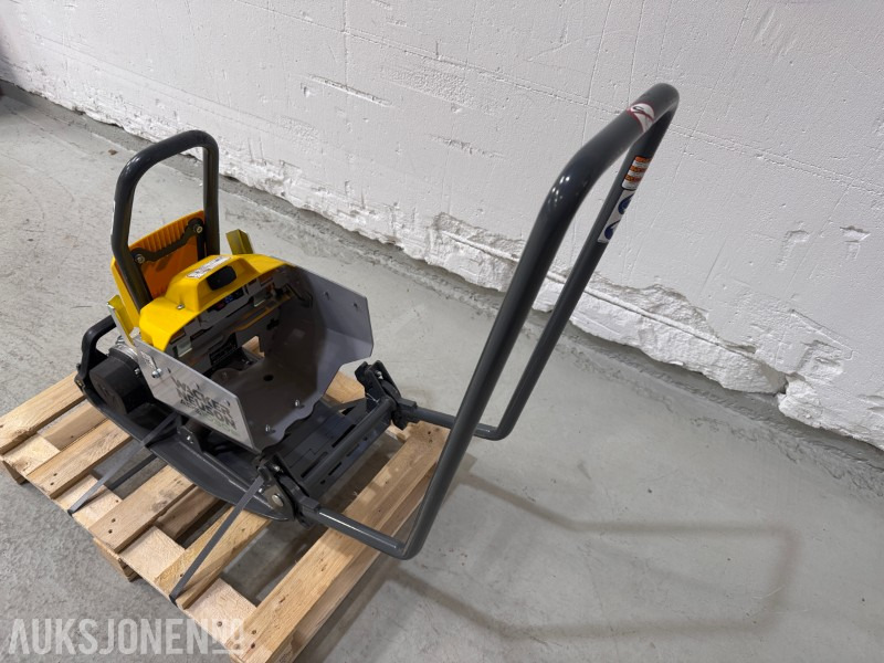 2022 Wacker Neuson APS1030e - 50 KG EL VIBROPLATE - Roller: picture 3 2022 Wacker Neuson APS1030e - 50 KG EL VIBROPLATE - Roller: picture 3