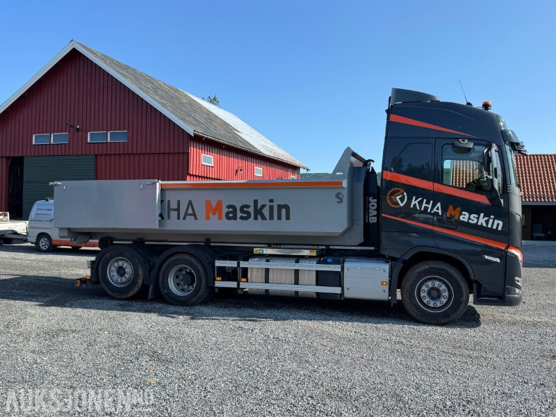 2023 Volvo FH - Krokbil med Dumperkasse og Maskinflak - Hook lift truck: picture 4 2023 Volvo FH - Krokbil med Dumperkasse og Maskinflak - Hook lift truck: picture 4