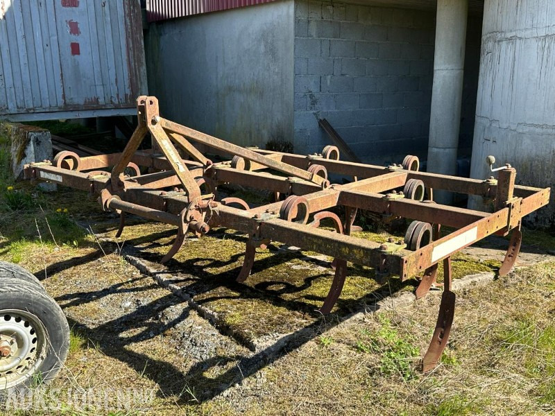 1984 Väderstad Grubber med 13-tenner - Agricultural machinery: picture 2 1984 Väderstad Grubber med 13-tenner - Agricultural machinery: picture 2