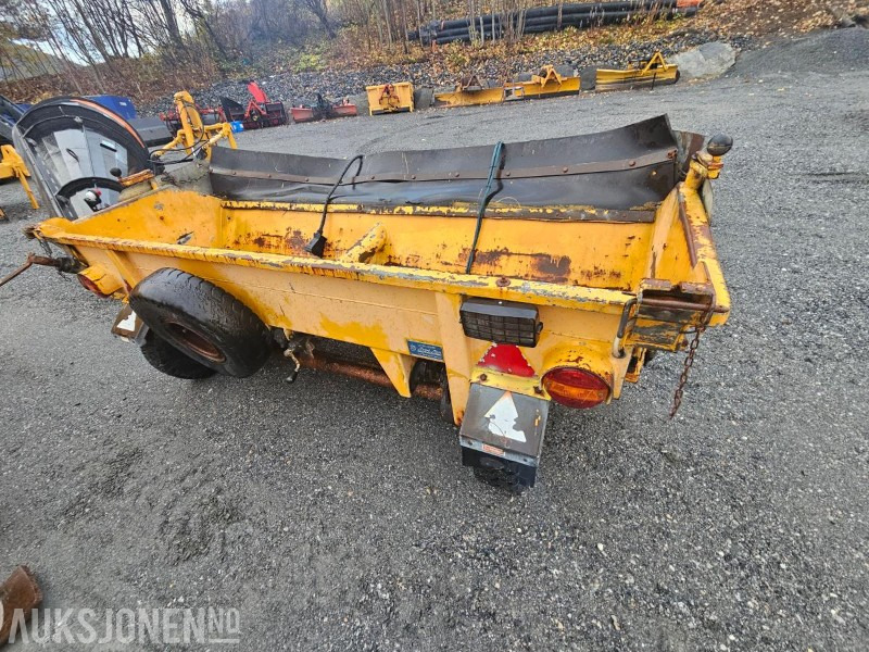 1991 Falköping Sandstrøer / Slepestrøer med hjul - Slepefeste - Type B10LU - 1 m3 - Agricultural machinery: picture 2 1991 Falköping Sandstrøer / Slepestrøer med hjul - Slepefeste - Type B10LU - 1 m3 - Agricultural machinery: picture 2