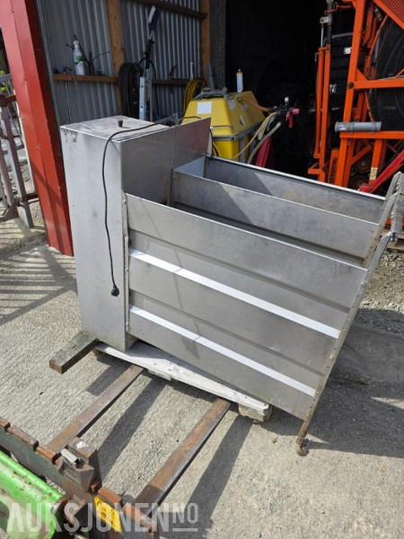 2006 Delaval CF150 Kalvefôringsautomat - En side for melk og en side for kraftfor. - Agricultural machinery: picture 4 2006 Delaval CF150 Kalvefôringsautomat - En side for melk og en side for kraftfor. - Agricultural machinery: picture 4