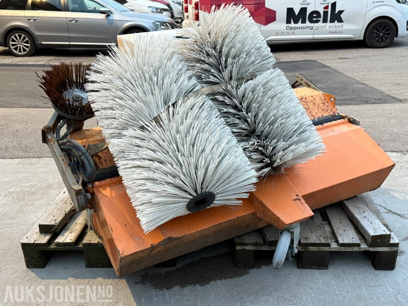 2007 Bema Kommunal-Dual feiekost med vanntank - Agricultural machinery: picture 4 2007 Bema Kommunal-Dual feiekost med vanntank - Agricultural machinery: picture 4