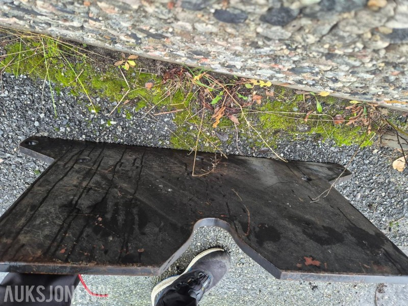 2011 Brøyteplate / brøytefeste til New Holland TS 110 - Agricultural machinery: picture 3 2011 Brøyteplate / brøytefeste til New Holland TS 110 - Agricultural machinery: picture 3