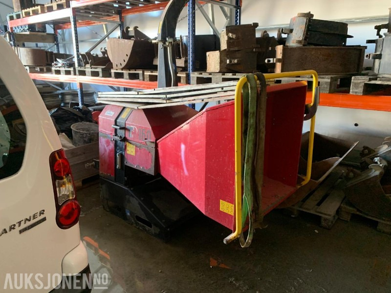 2011 Lindana TP160 PRO - Fliskutter med trepunkts oppheng - Agricultural machinery: picture 2 2011 Lindana TP160 PRO - Fliskutter med trepunkts oppheng - Agricultural machinery: picture 2