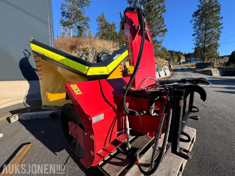 2017 Tokvam F 150 H - To trinns hydraulisk drevet snøfres - Frontmontert - SMS/trima feste - lite brukt - Agricultural machinery: picture 3 2017 Tokvam F 150 H - To trinns hydraulisk drevet snøfres - Frontmontert - SMS/trima feste - lite brukt - Agricultural machinery: picture 3