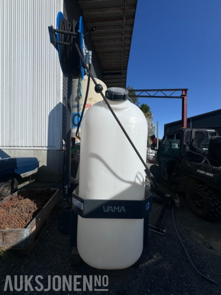 2022 Vama spyleutstyr for montering på traktor EHK 1500 Liter - Trepunktsfeste - Agricultural machinery: picture 3 2022 Vama spyleutstyr for montering på traktor EHK 1500 Liter - Trepunktsfeste - Agricultural machinery: picture 3