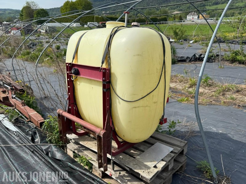 Hardi tank til landbrukssprøyte / 600L - Agricultural machinery: picture 1 Hardi tank til landbrukssprøyte / 600L - Agricultural machinery: picture 1