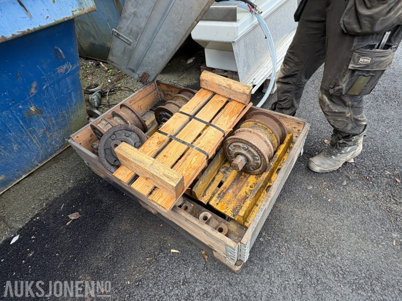 1986 Cat Belteruller og belteplater for D7H - Attachment for Construction machinery: picture 1 1986 Cat Belteruller og belteplater for D7H - Attachment for Construction machinery: picture 1