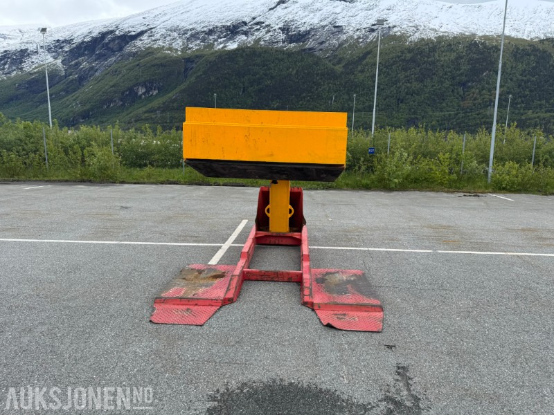 2002 Kalmar GN36 Svanehals for teminal traktor med parkeringsstaiv - Attachment for Construction machinery: picture 2 2002 Kalmar GN36 Svanehals for teminal traktor med parkeringsstaiv - Attachment for Construction machinery: picture 2