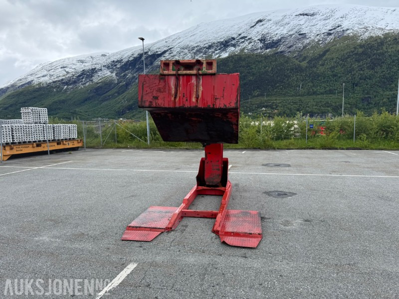 2004 Bollnäs verkstad - GN35 Svanehals for teminaltraktor - Attachment for Construction machinery: picture 2 2004 Bollnäs verkstad - GN35 Svanehals for teminaltraktor - Attachment for Construction machinery: picture 2