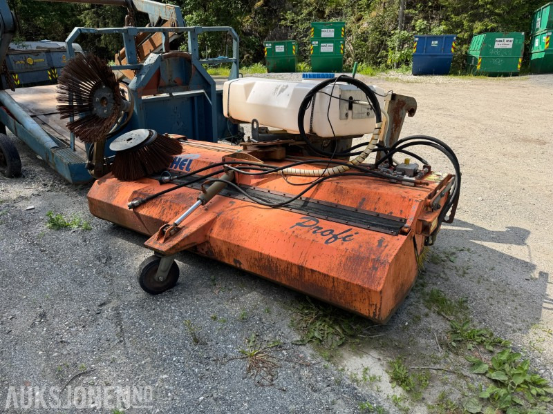 2005 Tuchel Profi FKM 260 HS 600 Feiemaskin med hydraulisk drift og vannsystem - Attachment for Construction machinery: picture 1 2005 Tuchel Profi FKM 260 HS 600 Feiemaskin med hydraulisk drift og vannsystem - Attachment for Construction machinery: picture 1