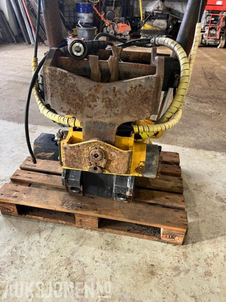 2009 Engcon EC30 Tiltrotator - Attachment for Construction machinery: picture 2 2009 Engcon EC30 Tiltrotator - Attachment for Construction machinery: picture 2