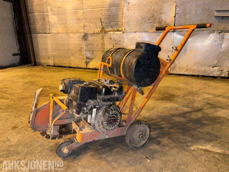2014 Mikasa MCD-1UBLH - Asfaltsag - Attachment for Construction machinery: picture 1 2014 Mikasa MCD-1UBLH - Asfaltsag - Attachment for Construction machinery: picture 1